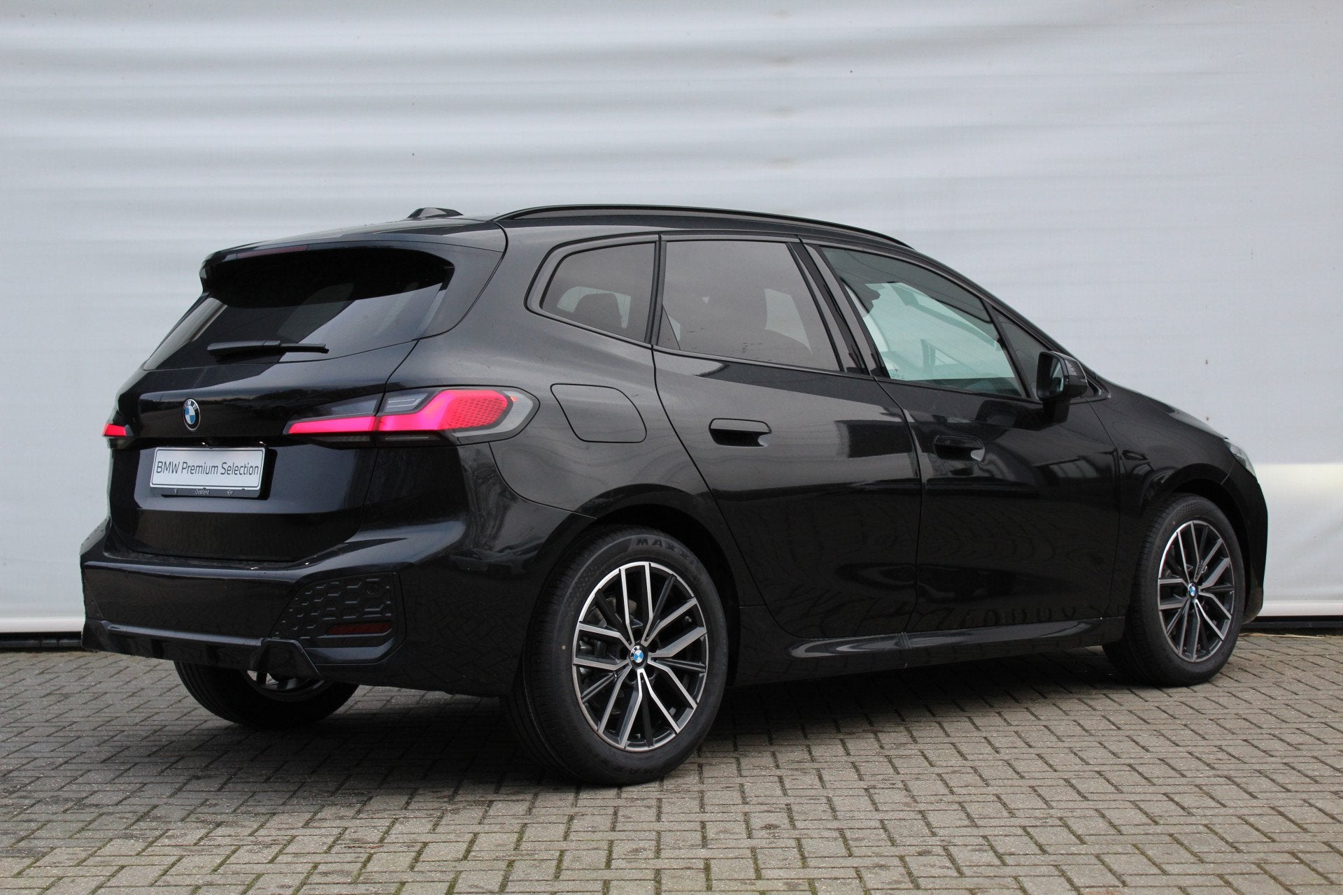 BMW 2 Serie Active Tourer 220i M Sport Automaat / Trekhaak /, Auto's, BMW, Zwart, 156 pk, Zwart, Bedrijf