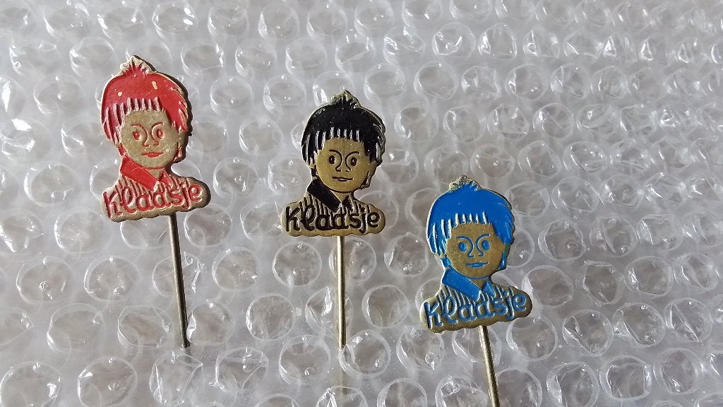3 verschillende kleuren speldjes klaasje, Ophalen of Verzenden, Zo goed als nieuw, Overige onderwerpen
