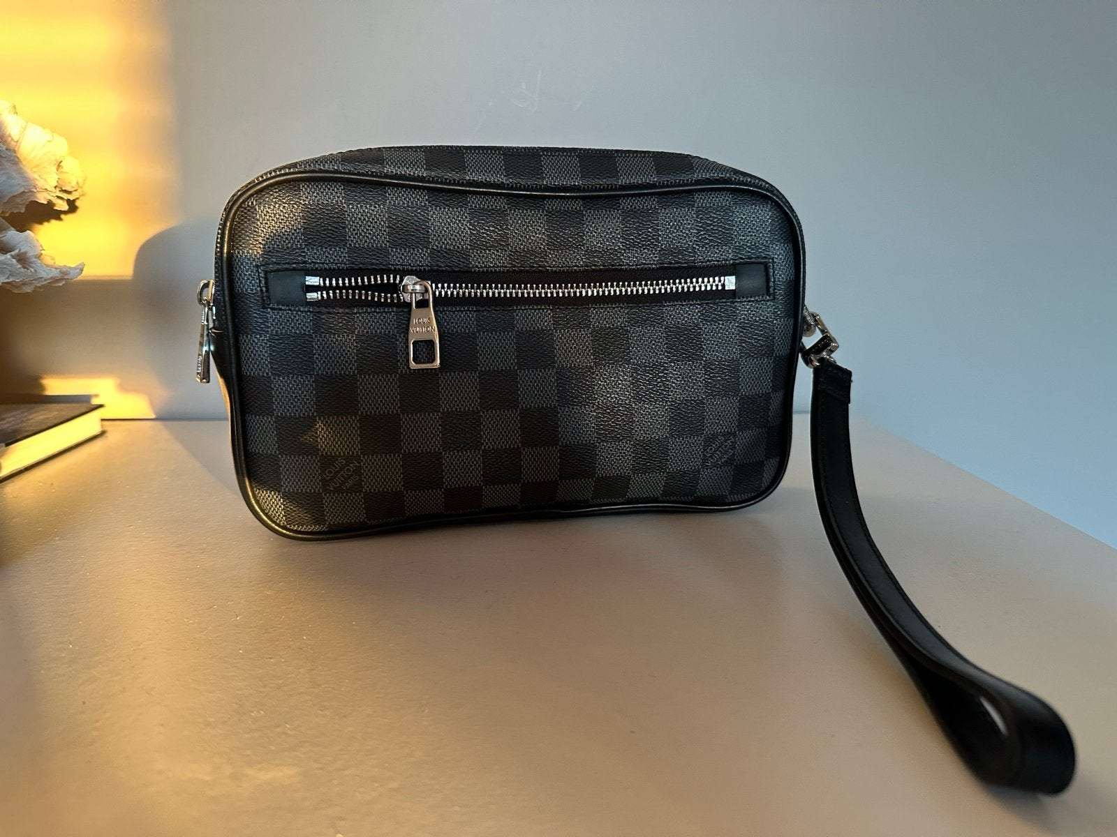 Louis Vuitton Damier Graphite Pochette Voyage MM, Ophalen of Verzenden, Zo goed als nieuw, Zwart