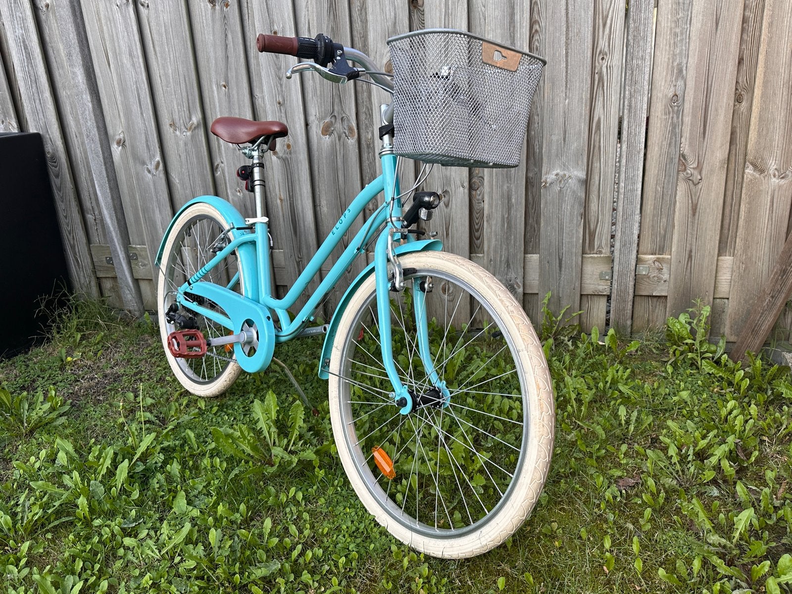 Decathlon Elops Fiets met mandje en versnellingen, Fietsen en Brommers, Fietsen | Dames | Damesfietsen, Gebruikt, Velgrem, Versnellingen