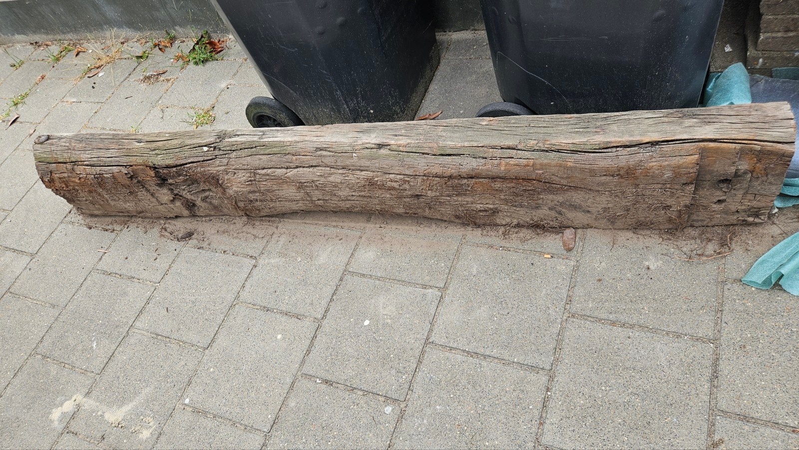 Gratis af te halen: robuuste houten balk  2.5 meter, Doe-het-zelf en Verbouw, Hout en Planken, Ophalen, Gebruikt, 250 tot 300 cm