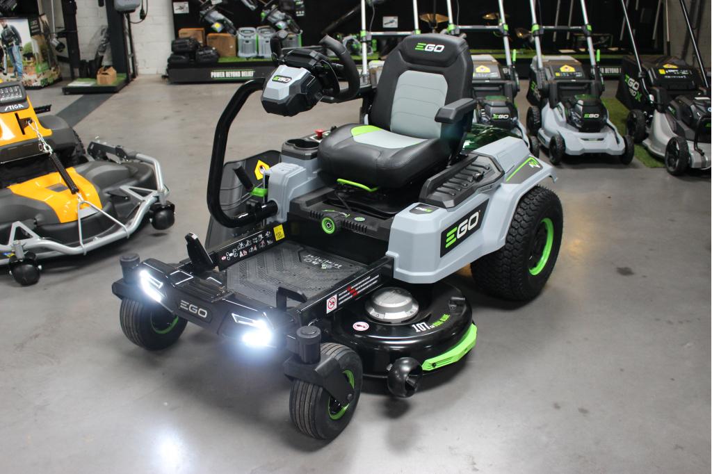 JCC aanbieding: De EGO accu zitmaaiers gratis accu's, Info@jcctuinenparkmachines.nl, Lijsterstraat 41, Nieuw, EGO