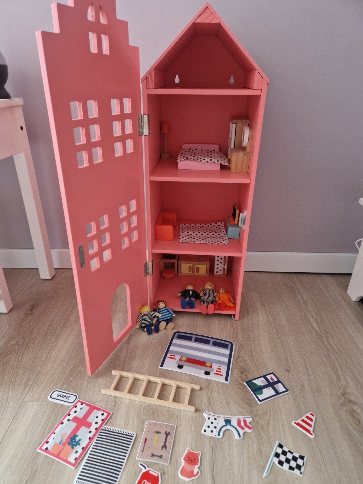 Hema grachtenpand met poppenhuisaccessoires, Ophalen, Zo goed als nieuw, Overige typen