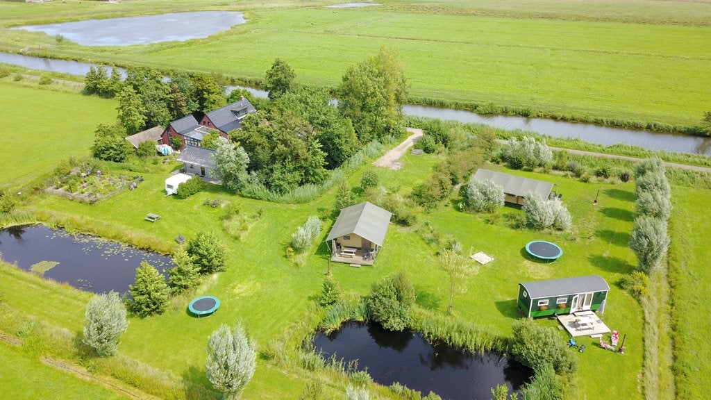 Kleinschalige camping met volledig ingerichte safaritenten, Internet, Aan meer of rivier, Landelijk