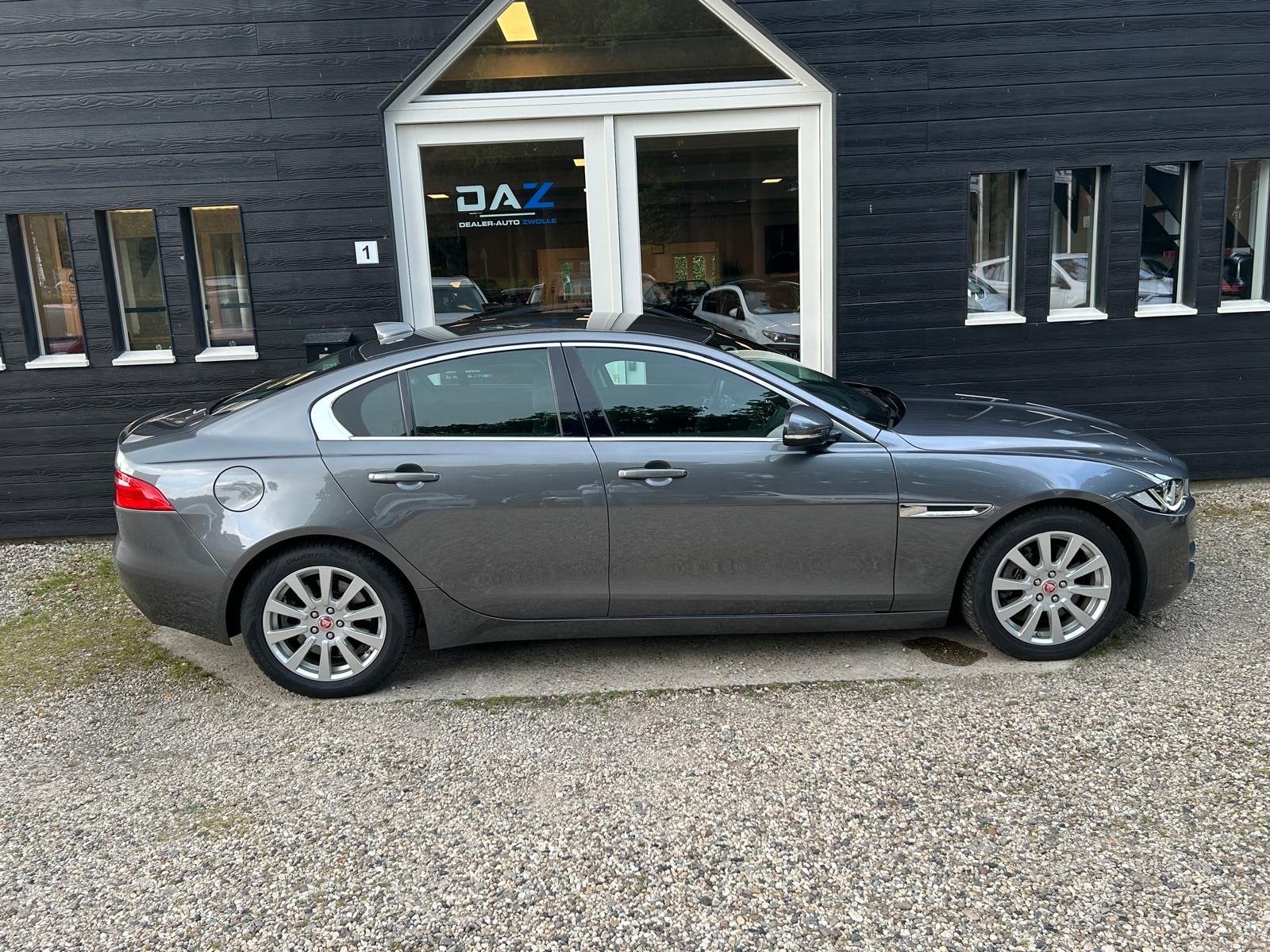Jaguar XE 2.0t Pure Aut/Ecc/Leer/Navi (bj 2020, automaat), Auto's, Jaguar, Automaat, Achterwielaandrijving, Euro 6, 4 cilinders