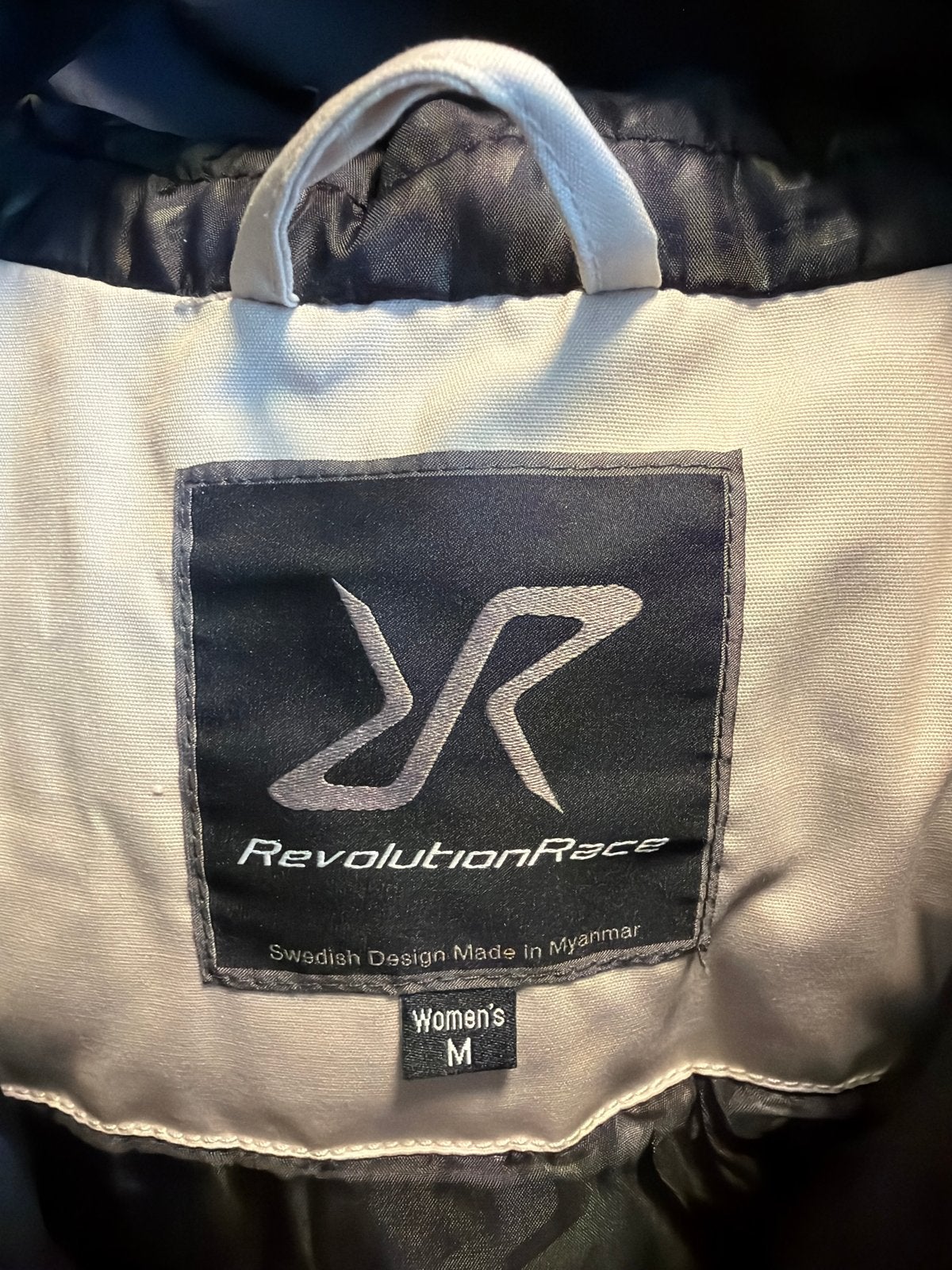 Revolution Race jas, beige met zwarte schouders, maat M, Ophalen of Verzenden, Nieuw, Maat 38/40 (M), Beige