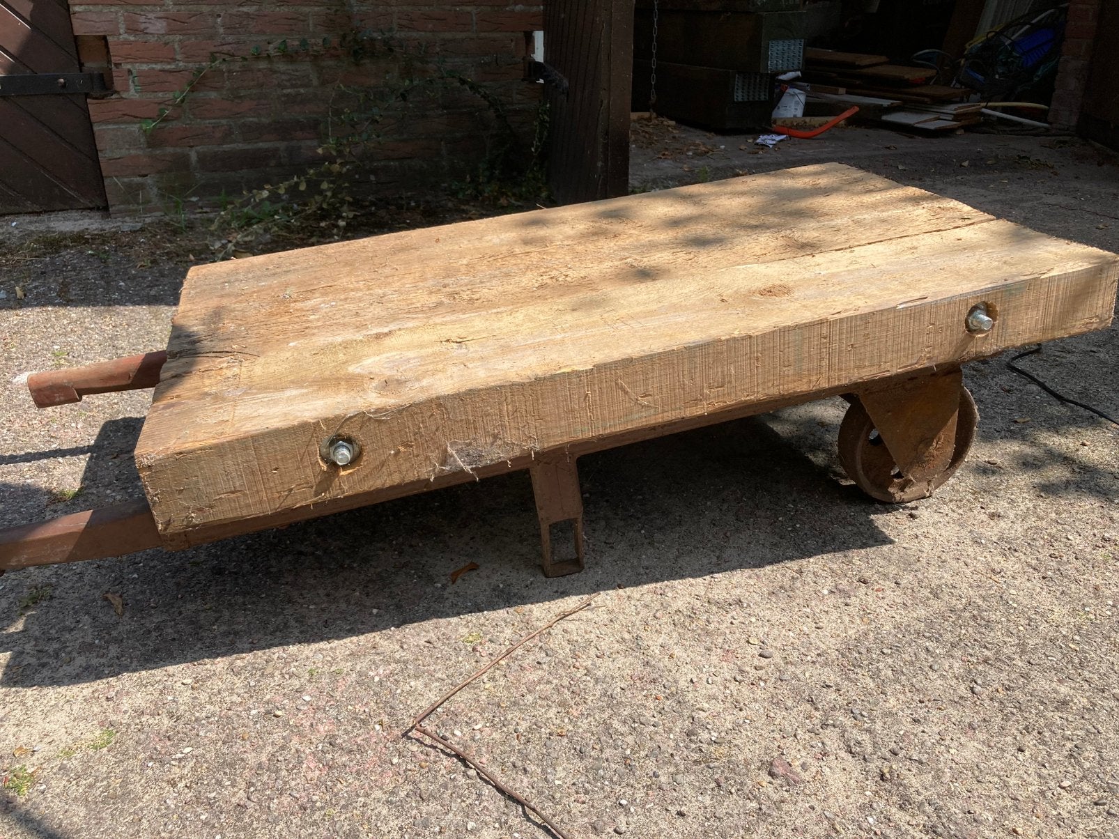 Industriële salon tafel, Ophalen, Zo goed als nieuw, Rond