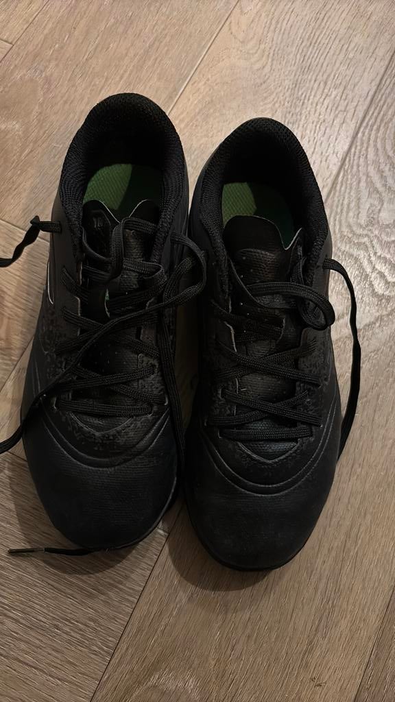 Kunstgrasveld sportschoenen maat 33 zwart merk sketchers, Sport en Fitness, Korfbal, Ophalen, Zo goed als nieuw, Schoenen