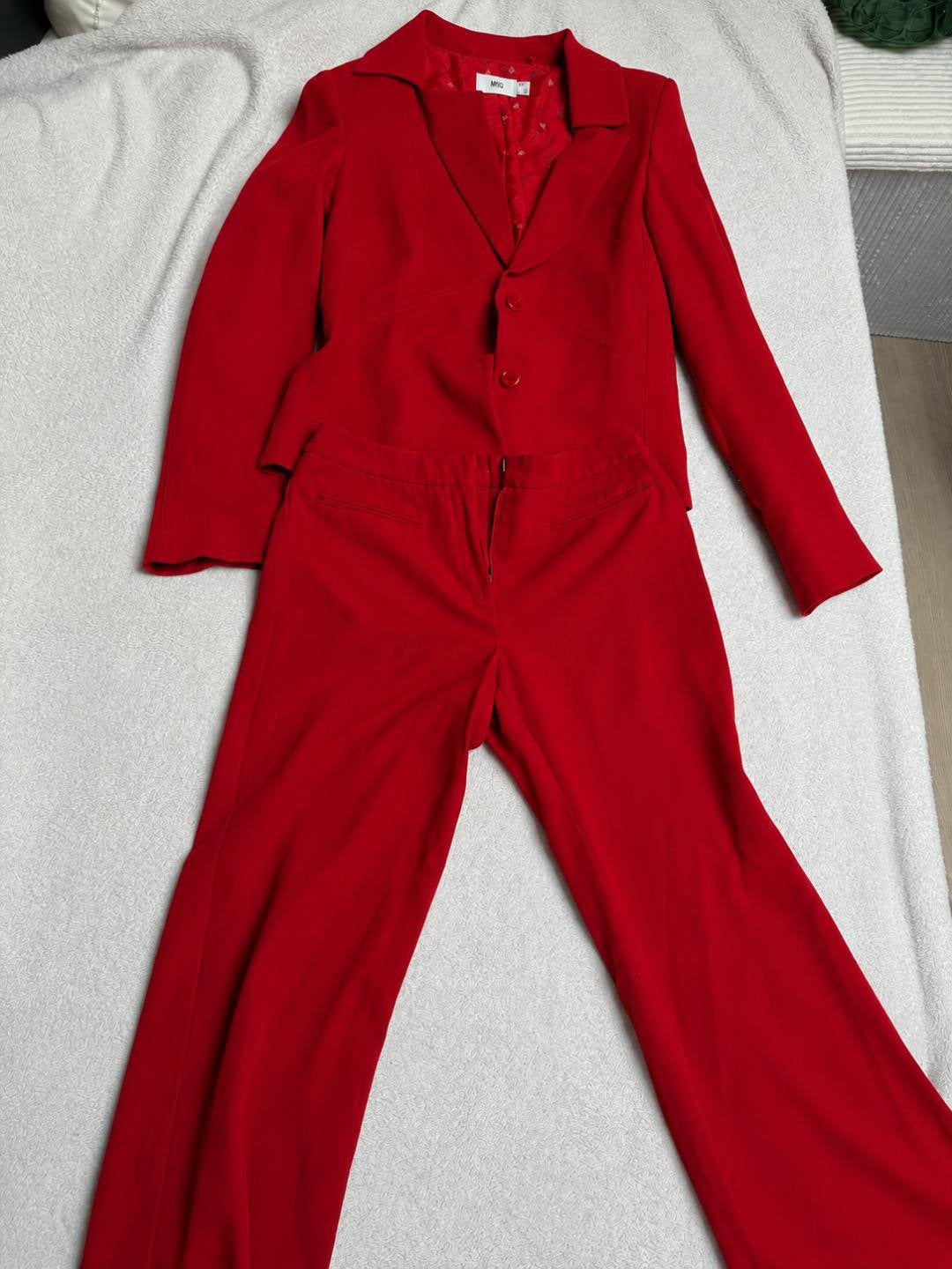 Stijlvol Rood Damespak - Perfect voor Elke Gelegenheid, Kleding | Dames, Maat 38/40 (M), Kostuum of Pak, Ophalen of Verzenden