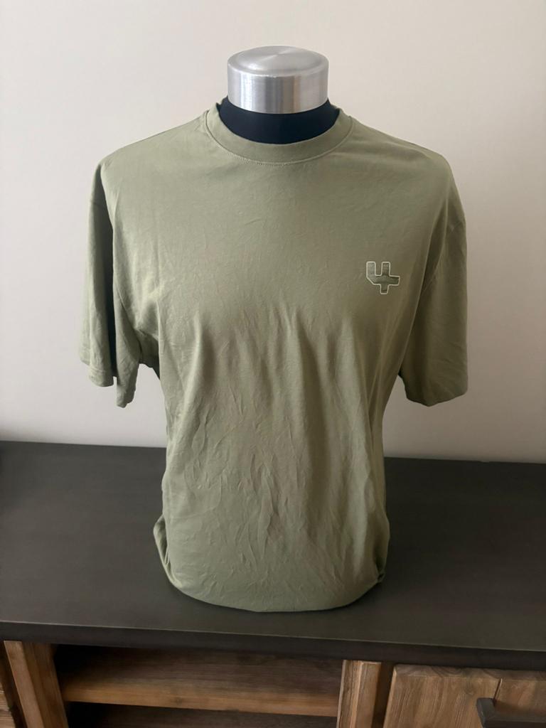 FOUR T-shirt Medium - Zo goed als nieuw, Kleding | Heren, T-shirts, Ophalen of Verzenden, Zo goed als nieuw, Maat 48/50 (M), Groen