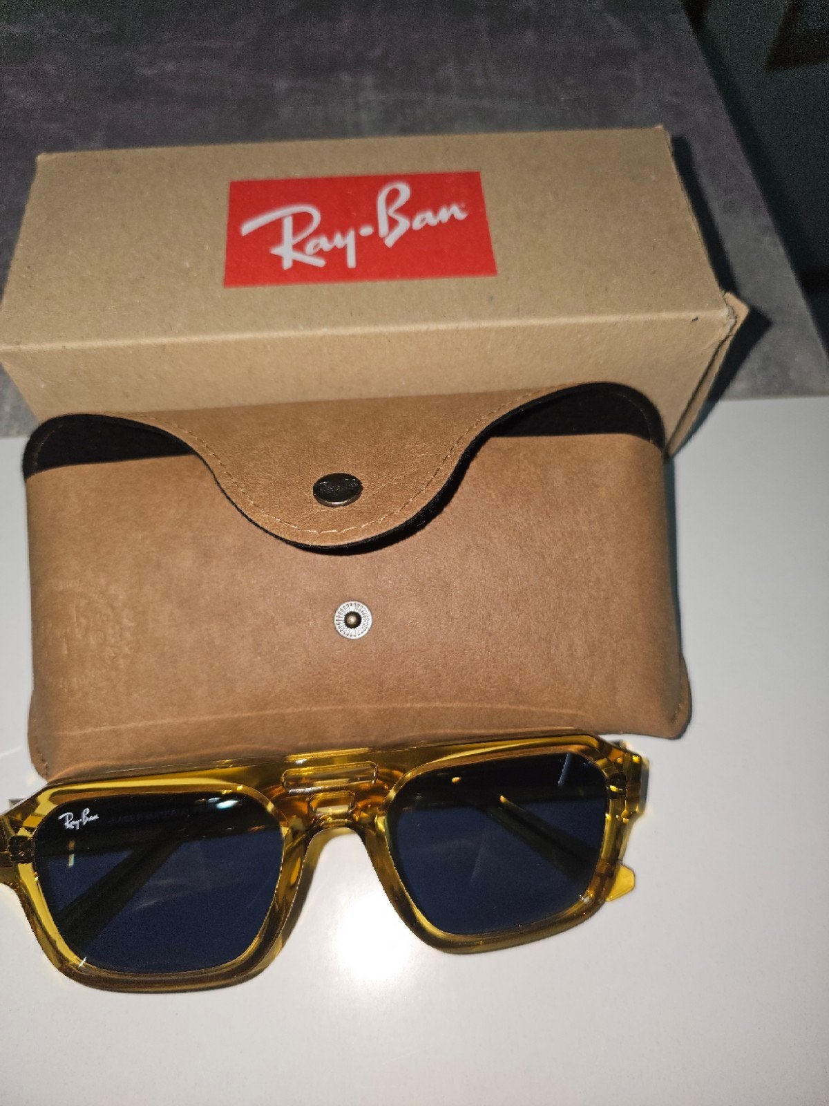 Rayban, Ophalen, Zonnebril, Zwart, Zo goed als nieuw