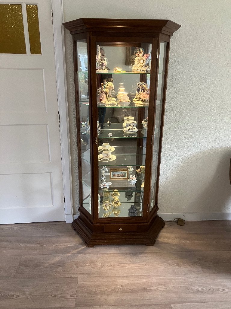 Elegante vitrinekast met glazen planken en lade, Huis en Inrichting, Kasten | Vitrinekasten, Ophalen, Met plank(en), Gebruikt