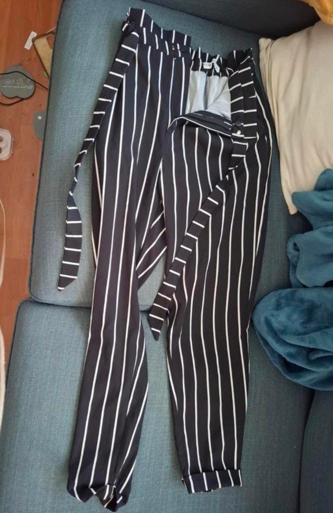 PULL&BEAR gestreepte broek met strikceintuur, Kleding | Dames, Broeken en Pantalons, Zo goed als nieuw, Maat 36 (S), Zwart, Lang