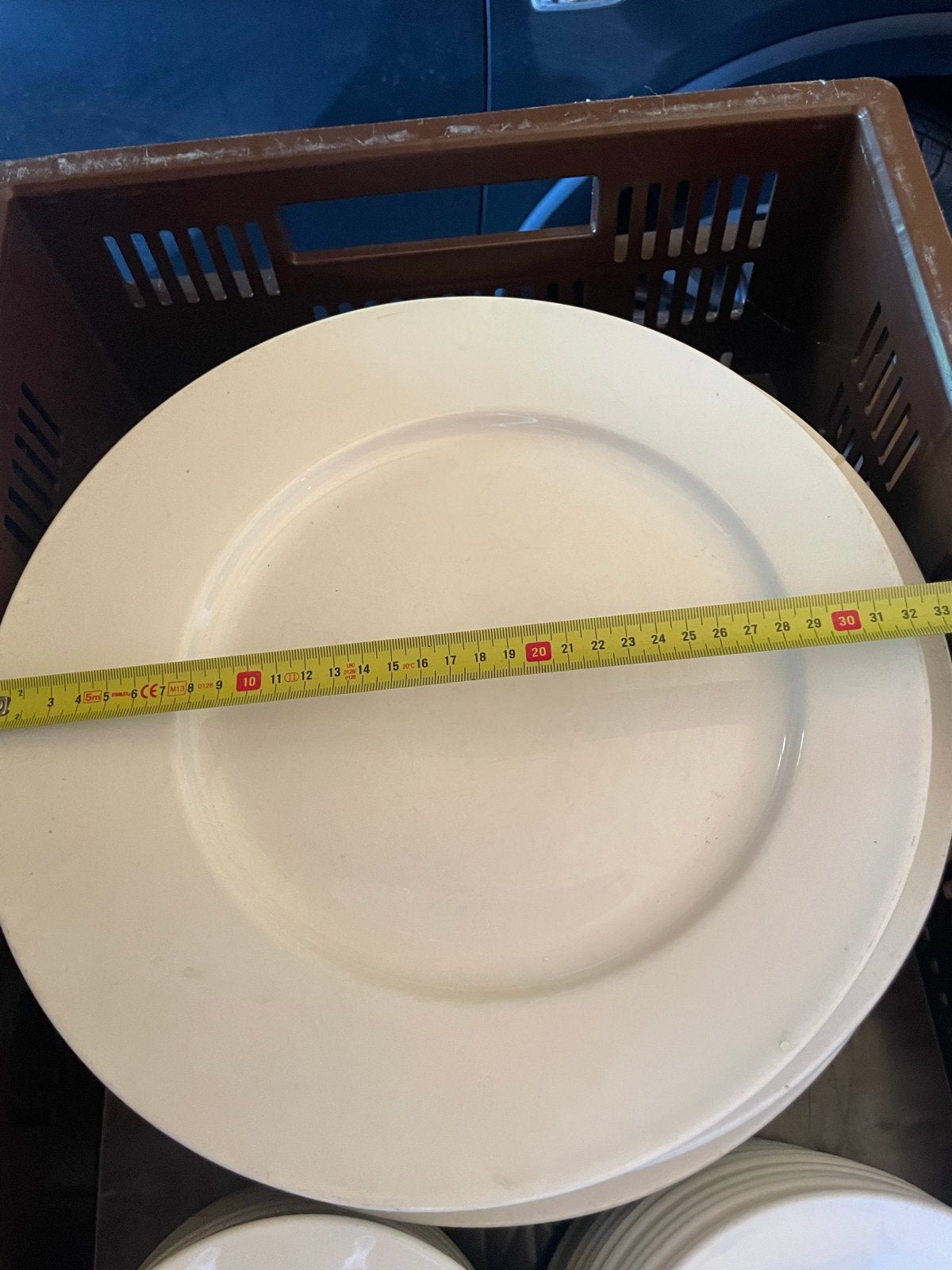8 x Grote witte borden - 32 cm diameter, Gebruikt, Keramiek, Ophalen of Verzenden, Bord(en)