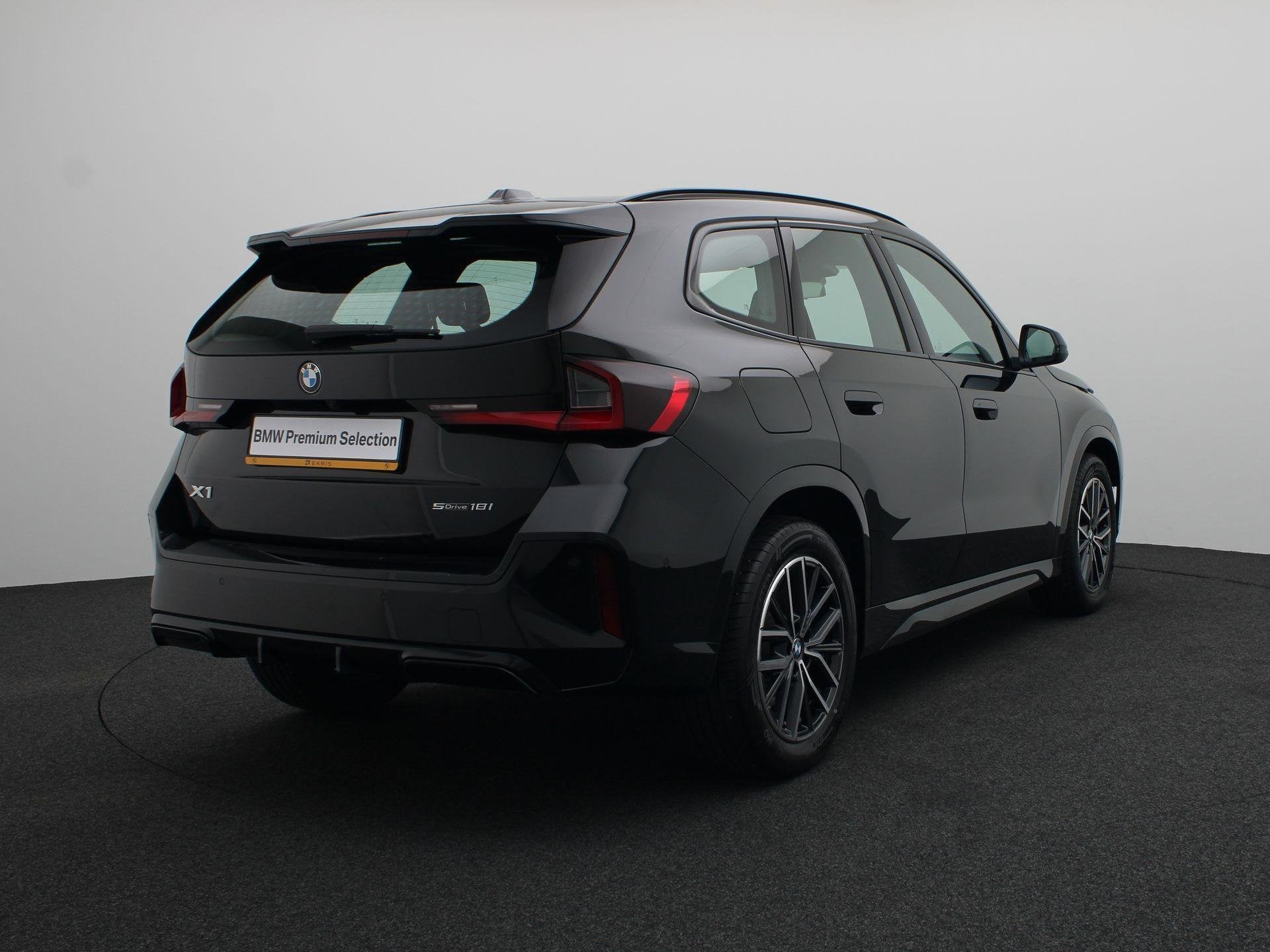 BMW X1 sDrive18i M Sportpakket | Premium Pack | Achteruitrij, Auto's, Gebruikt, Met garantie (alle), Zwart, Bedrijf