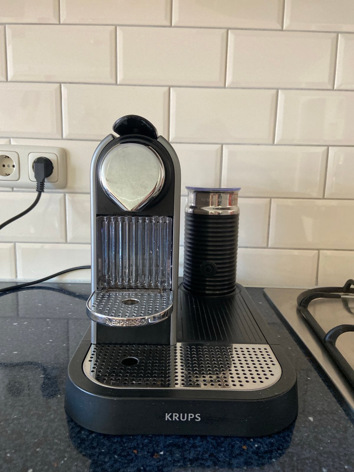 Nespresso Krups koffiezetapparaat met melkopschuimer, Witgoed en Apparatuur, Koffiezetapparaten, Ophalen, Gebruikt, Espresso apparaat