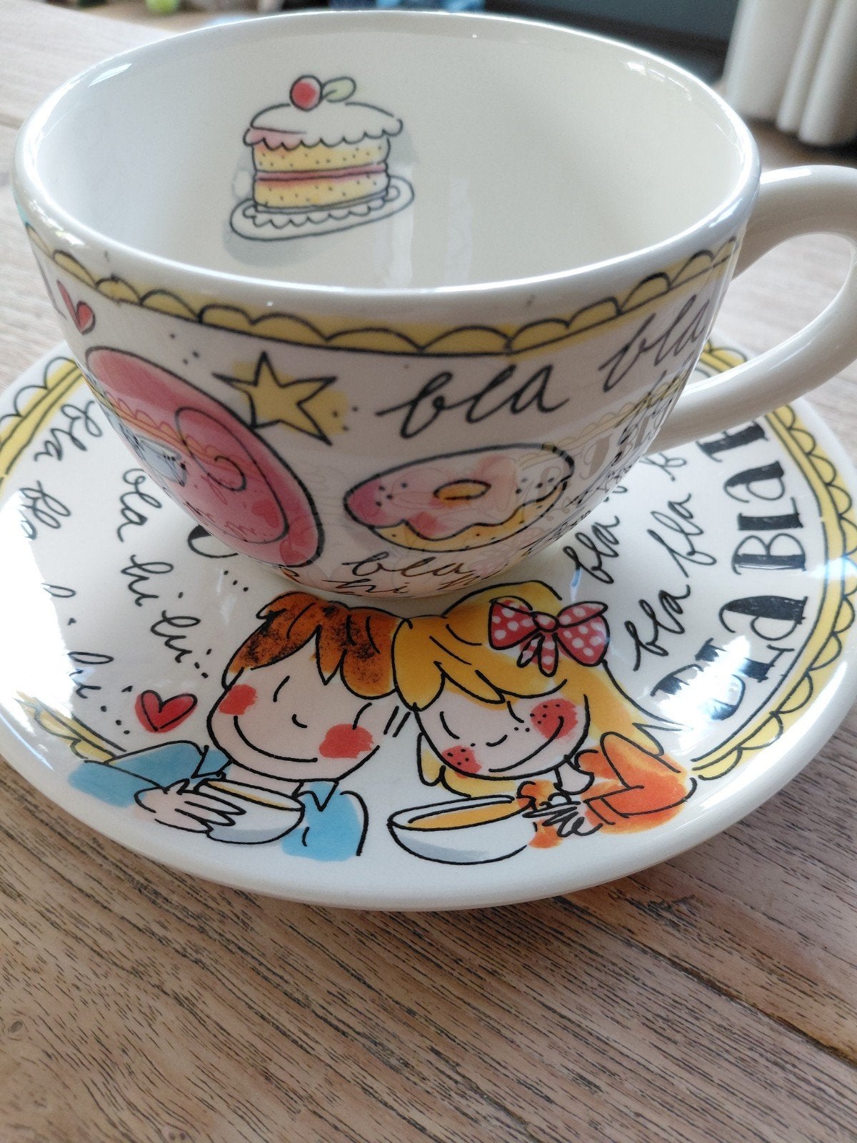 Blond Amsterdam Even Bijkletsen kop en schotel, Huis en Inrichting, Keuken | Servies, Ophalen, Nieuw, Aardewerk, Kop(pen) en/of Schotel(s)