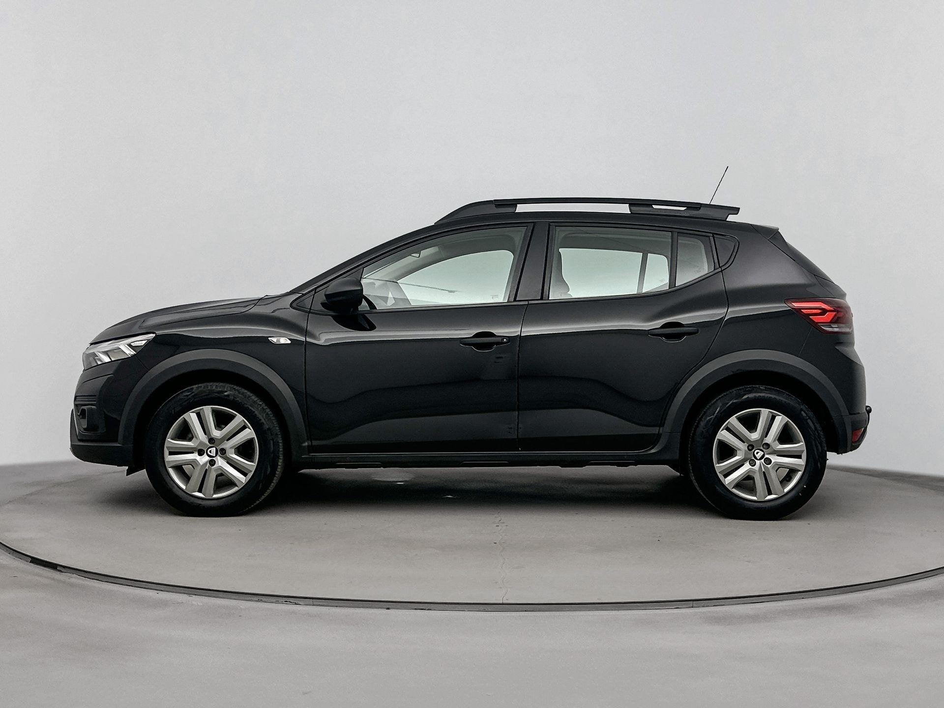 Dacia Sandero 1.0 TCe ECO-G Essential 100PK | Trekhaak | Par, Auto's, Dealer onderhouden, Stof, Euro 6, Zwart