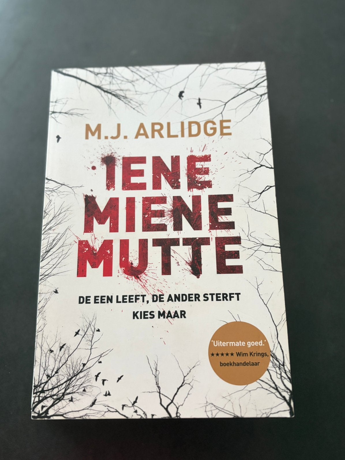 Iene miene mutte, Boeken, Thrillers, Ophalen of Verzenden, Gelezen