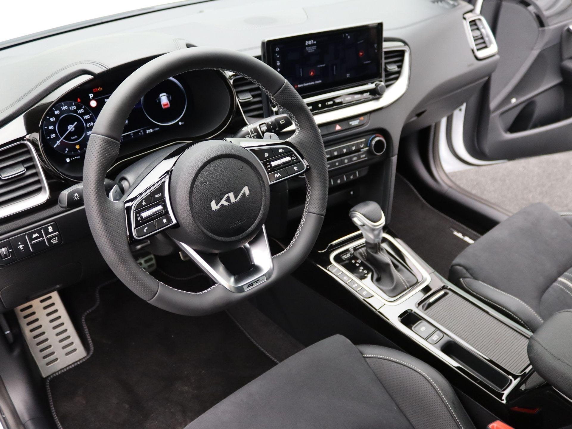 Kia Ceed Sportswagon 1.5 T-GDi GT-PlusLine Automaat | Pano D, Auto's, Kia, Dealer onderhouden, Gebruikt, 4 cilinders, 610 kg