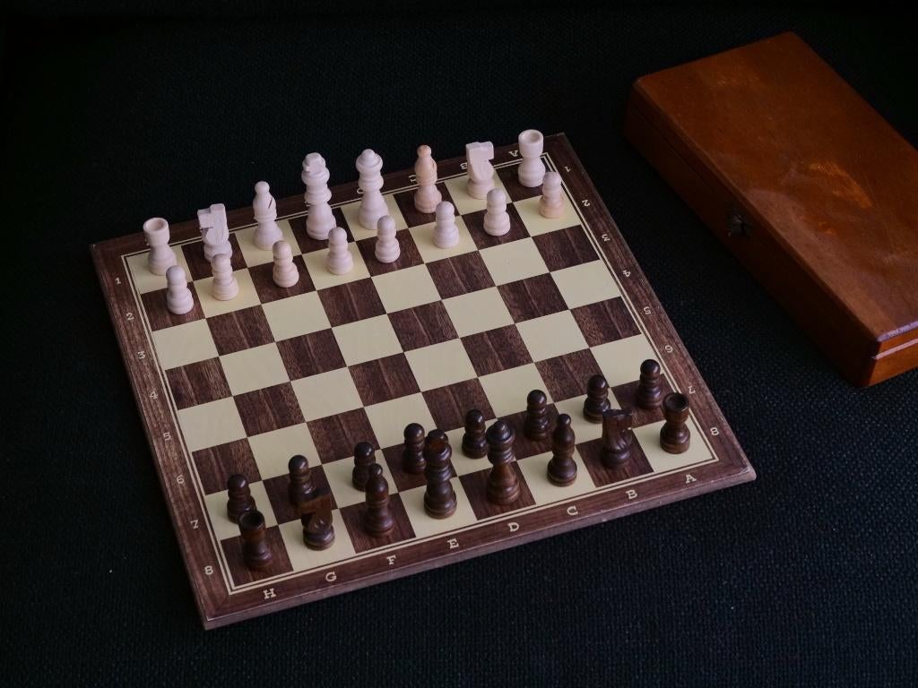 Klein Staunton schaakspel van Revanche, stukken gevilt+ bord, Ophalen of Verzenden, Minder dan 500 stukjes, Gebruikt, Schaken