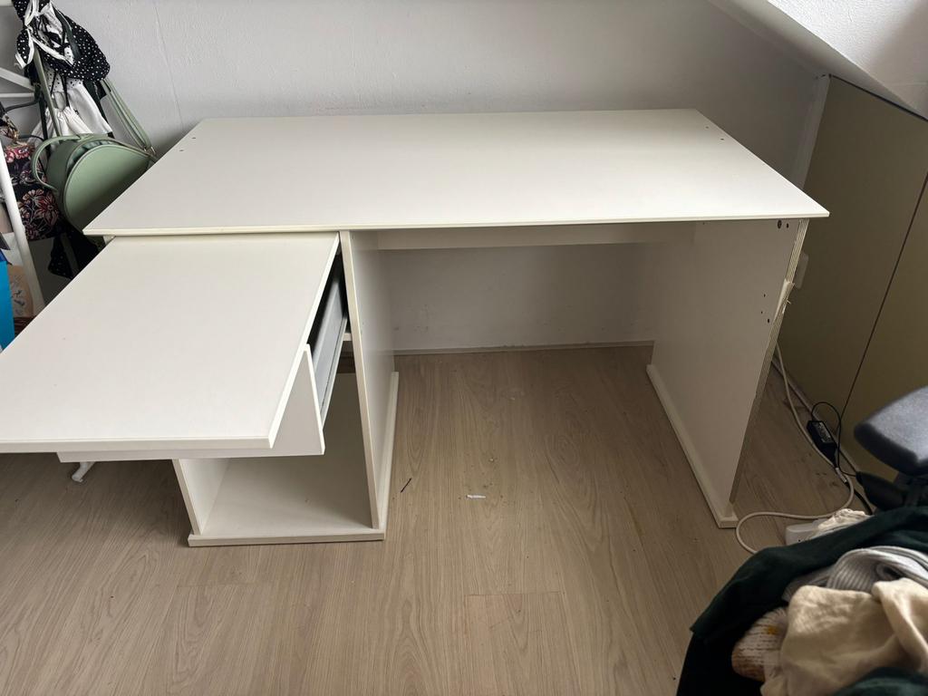 IKEA bureau met uitschuifbaar blad en lade, Huis en Inrichting, Bureaus, Gebruikt, Ophalen