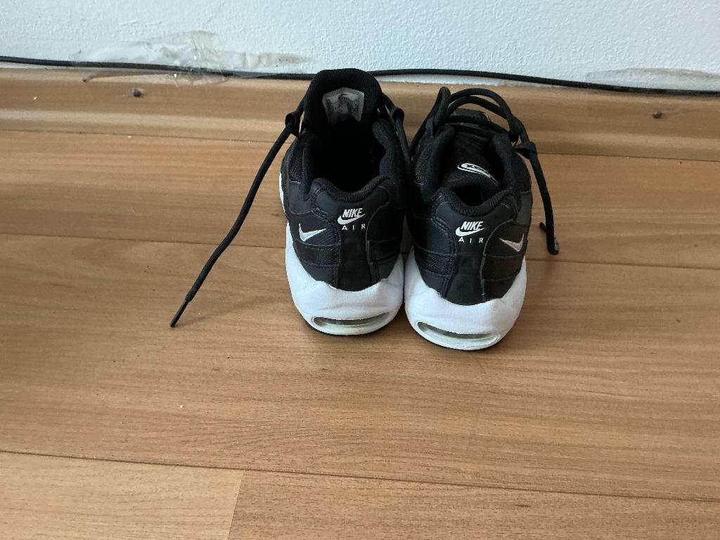 Te koop damesschoen, Zwart, Nike, Ophalen of Verzenden, Sneakers of Gympen