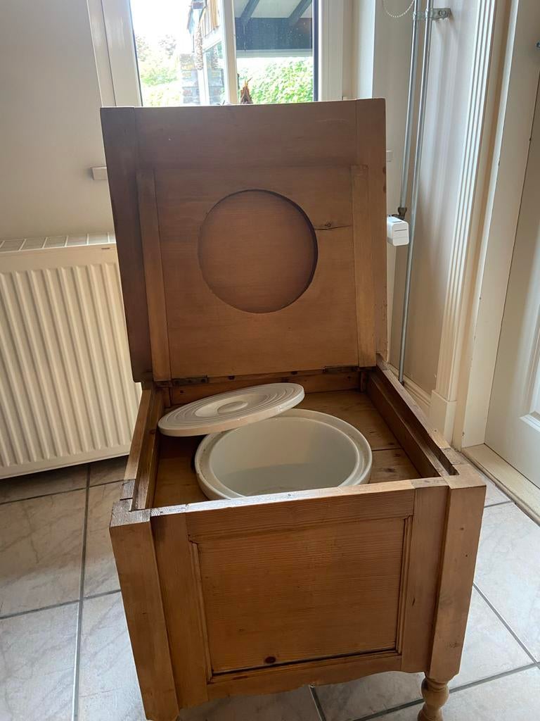 Antieke houten po-stoel met porseleinen pot, Ophalen