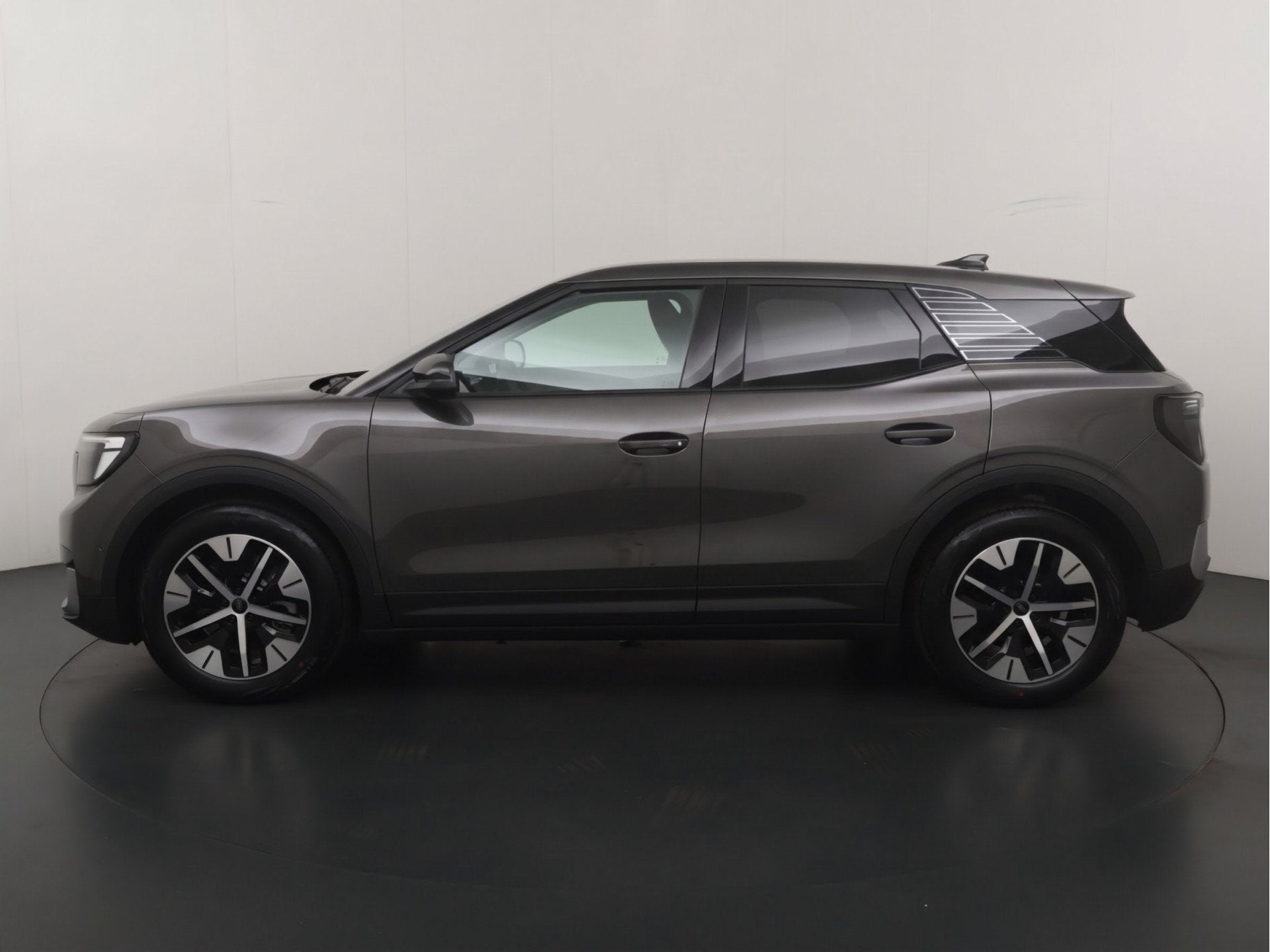 Ford Explorer Style RWD 58 kWh | Comfort Pack 1 | All-season, Automaat, Achterwielaandrijving, 1800 kg, Zwart