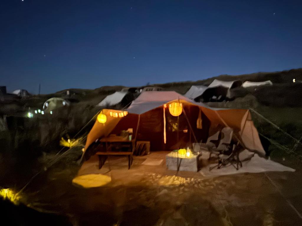 Tent op Stortemelk Vlieland, Ophalen, Zo goed als nieuw, Tot en met 4