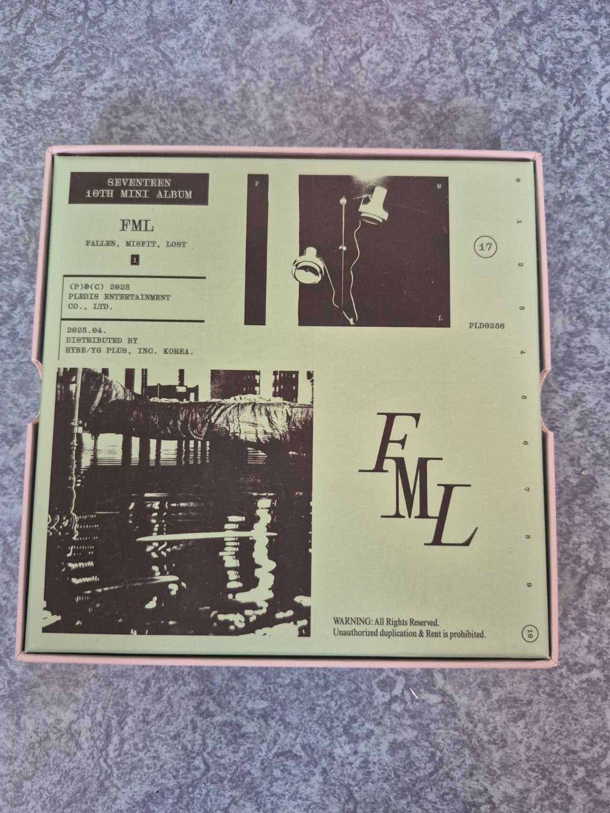 Seventeen FML album, Verzenden, Album
