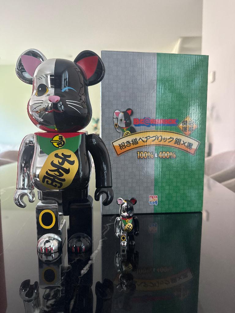 Bearbrick maneki neko 100% & 400%, Ophalen of Verzenden, Nieuw