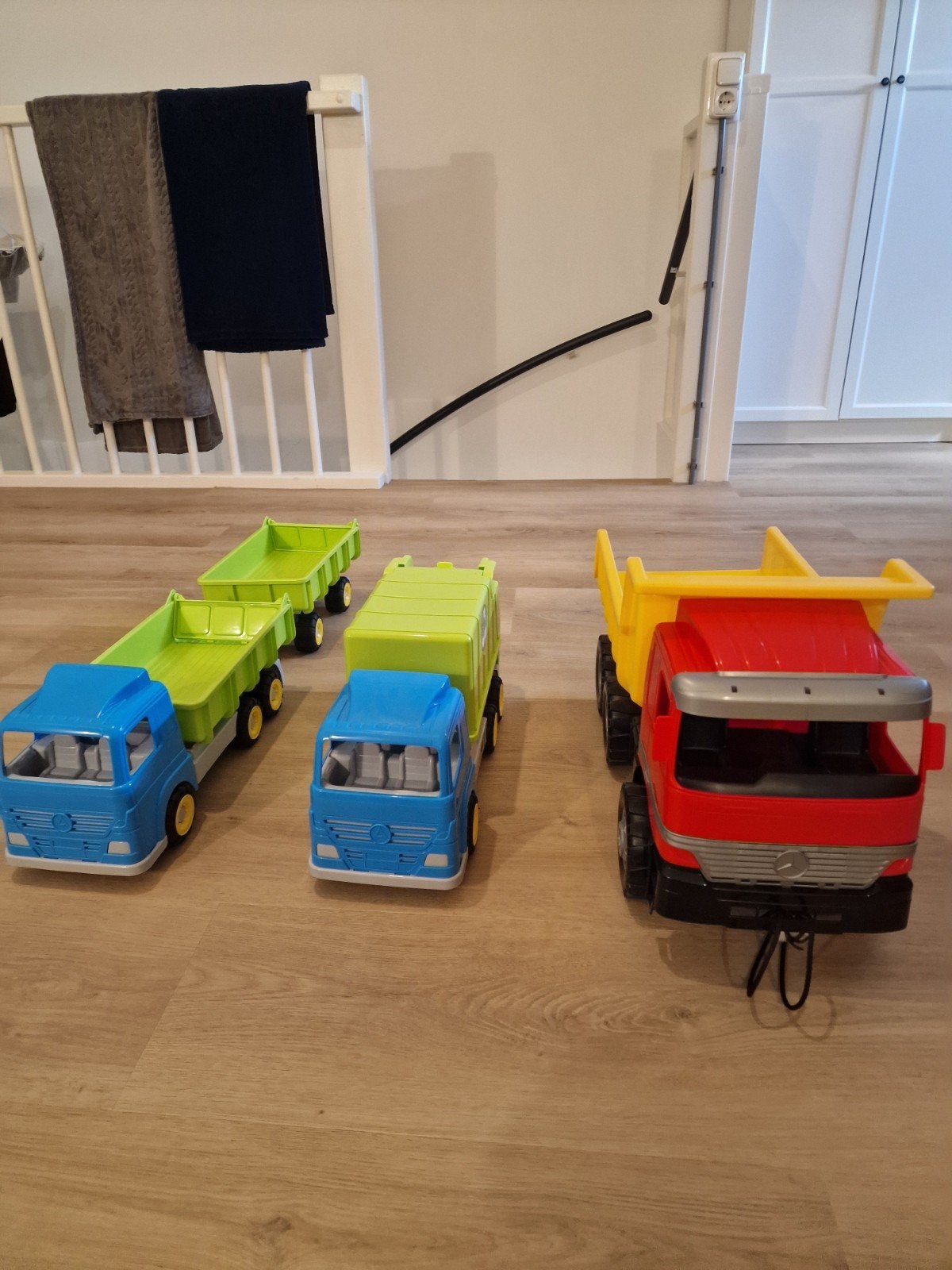 Grote speelgoed vrachtwagens set - kiepwagen, vuilniswagen, Ophalen of Verzenden, Gebruikt