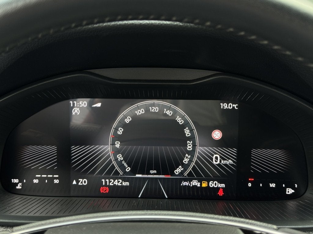 Skoda Kamiq 1.0TSI Bns. Ed/Stoelverw/Camera/Keyless entry/Fa, Auto's, Stof, Gebruikt, Euro 6, Handgeschakeld