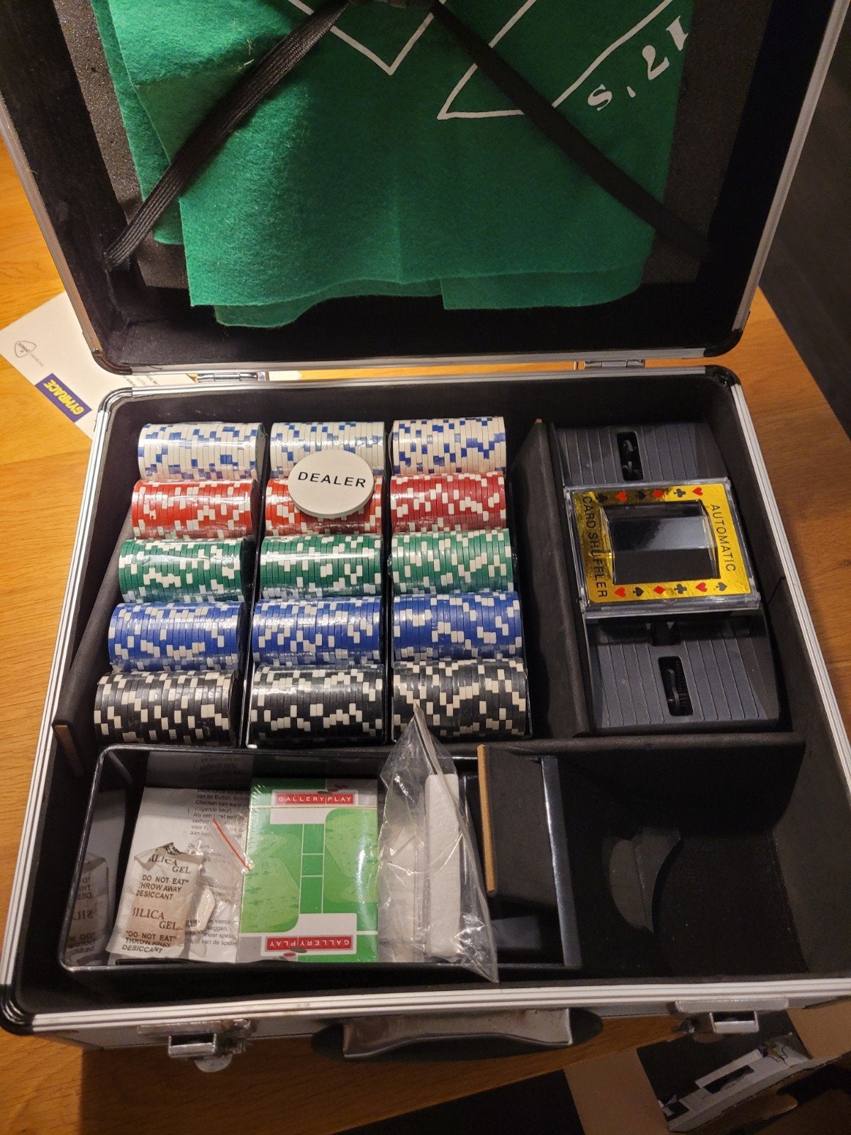 Gloednieuwe XL pokerset! Prachtige set (beschadigde koffer)., Een of twee spelers, Ophalen of Verzenden, Zo goed als nieuw