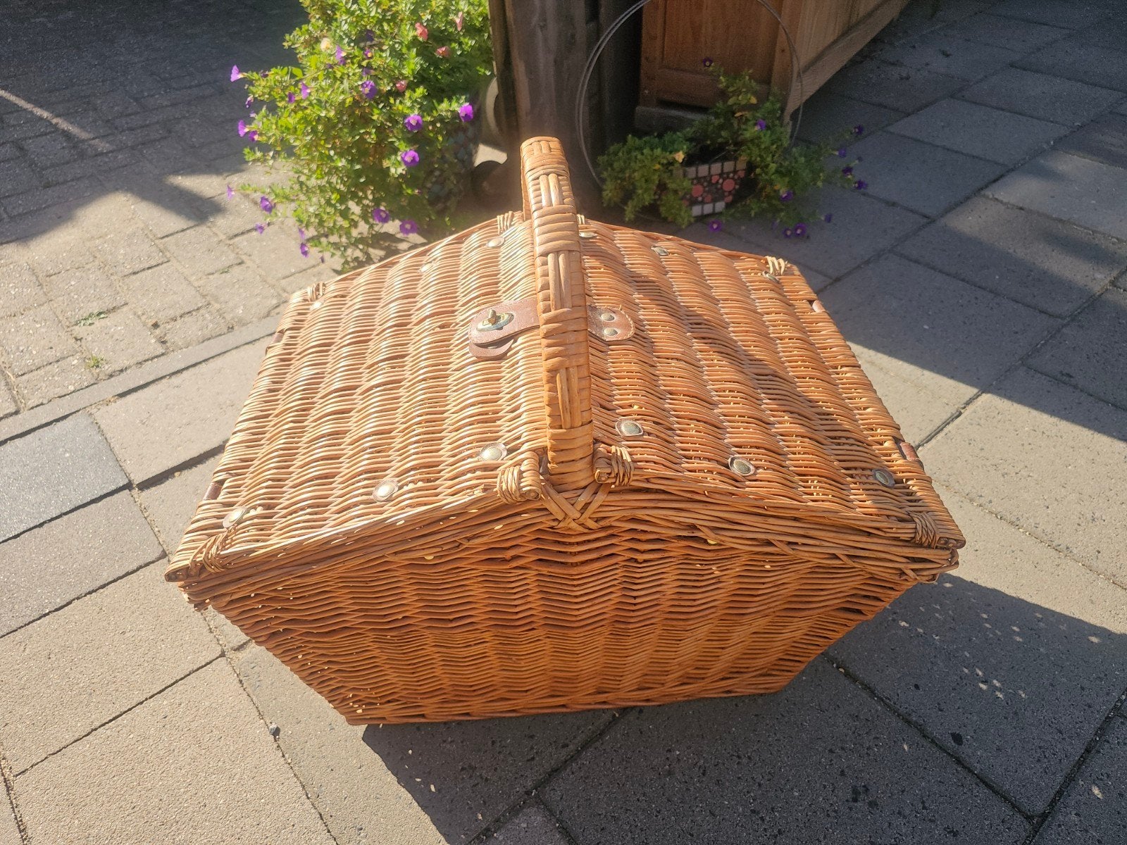Grote rieten picknickmand met servies en bestek, Ophalen of Verzenden, Gebruikt