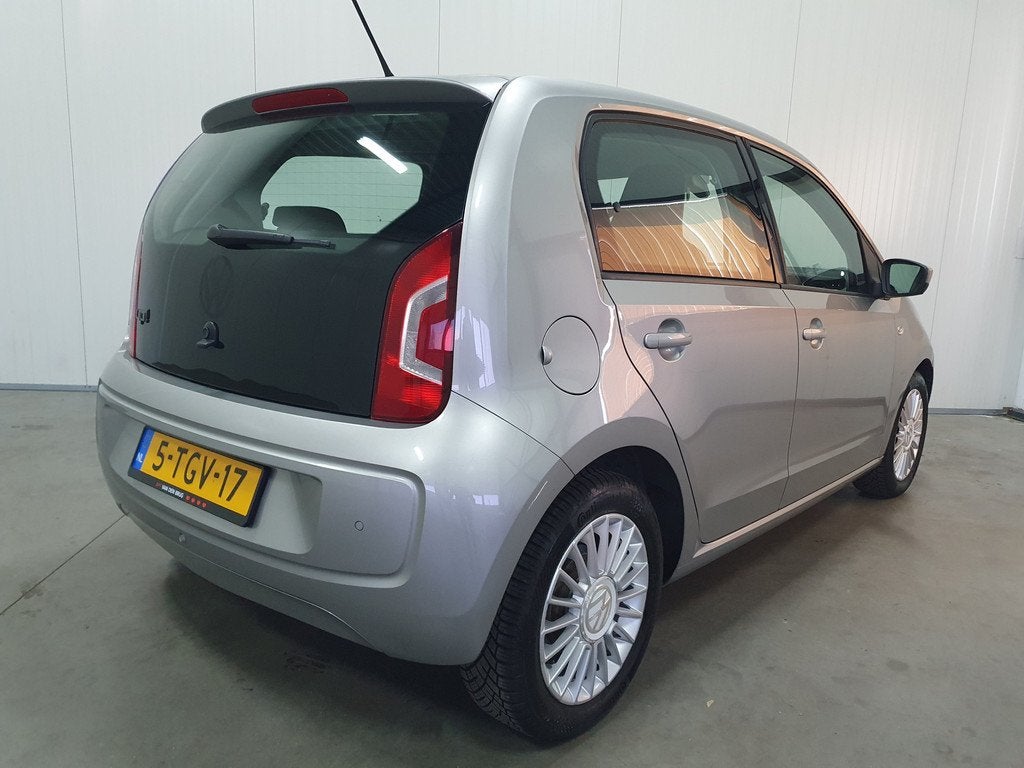Volkswagen up! 1.0 high up! BlueMotion NAVI/CRUISE/PDC/AIRCO, Voorwielaandrijving, Euro 5, Gebruikt, Up!