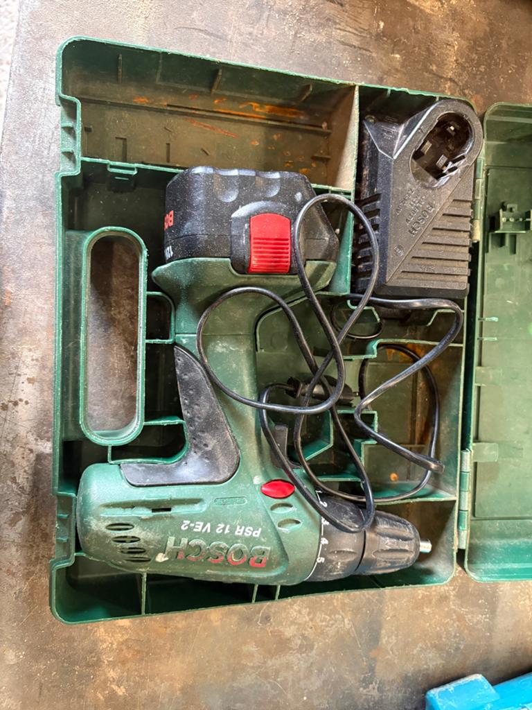 Bosch PSR 12 VE-2 Accuboormachine met lader en koffer, Gebruikt, Variabele snelheid, Ophalen of Verzenden, Boor- en Schroefmachine