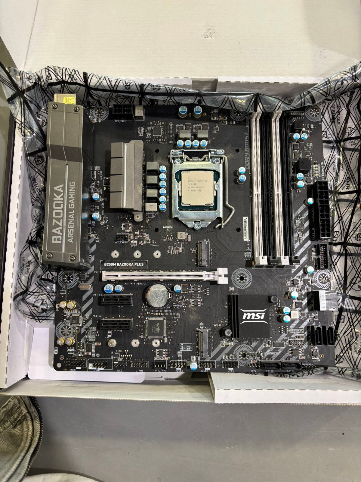 I5-7400 + MSI B250M BAZOOKA moederbord, Ophalen of Verzenden, Zo goed als nieuw, Intel, DDR4