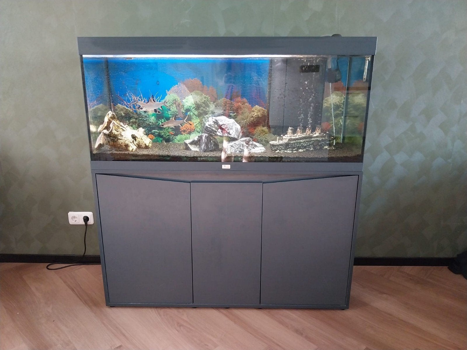 mooi compleet aquarium, Dieren en Toebehoren, Vissen | Aquaria en Toebehoren, Aquatlantis, Ophalen of Verzenden, Verwarming, Gevuld zoetwateraquarium