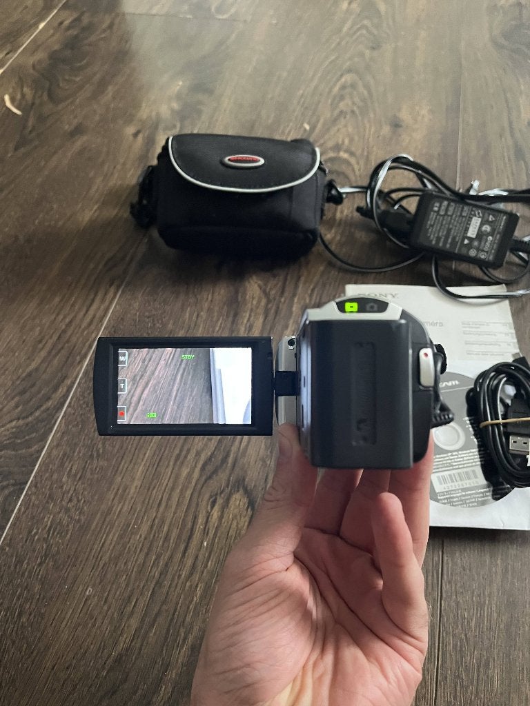Foto 3 van Sony Handycam DCR-SX85E 16GB compleet + doos, lader en tas