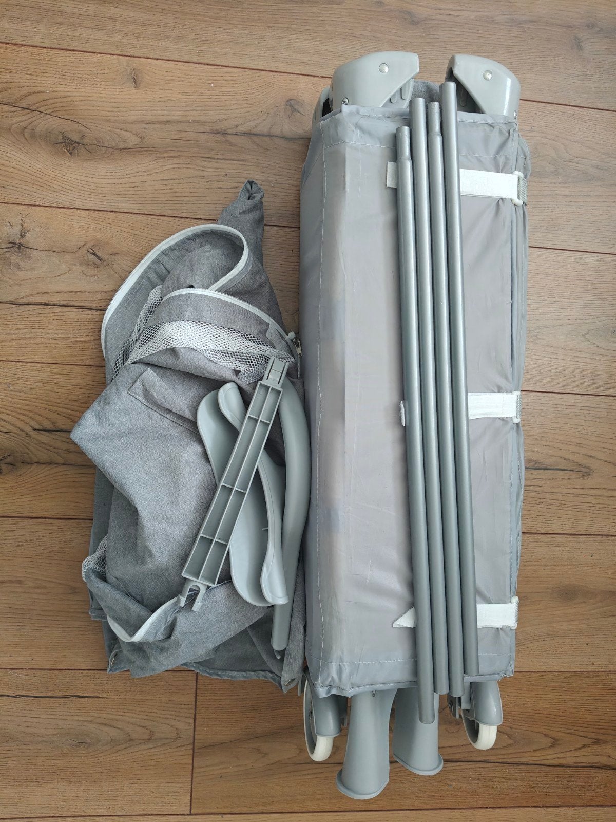 Praktisch Campingbedje met Matras en Zonnescherm, Ophalen, Zo goed als nieuw, Minder dan 140 cm, Matras