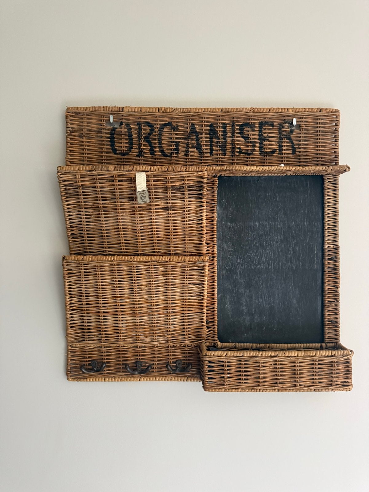 Rivièra Maison rotan organizer met krijtbord, Ophalen, Zo goed als nieuw