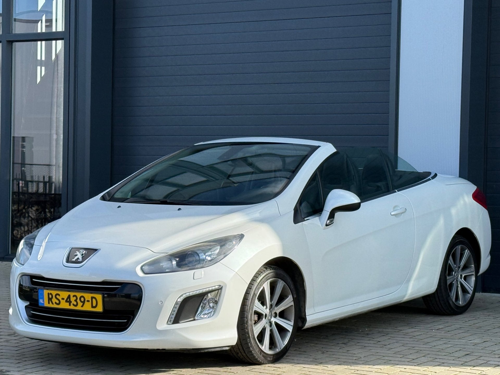 Peugeot 308 CC 1.6 THP / LEDER / AUTOMAAT / Parelmoerwit, Auto's, Peugeot, Euro 5, Gebruikt, Leder, Bedrijf