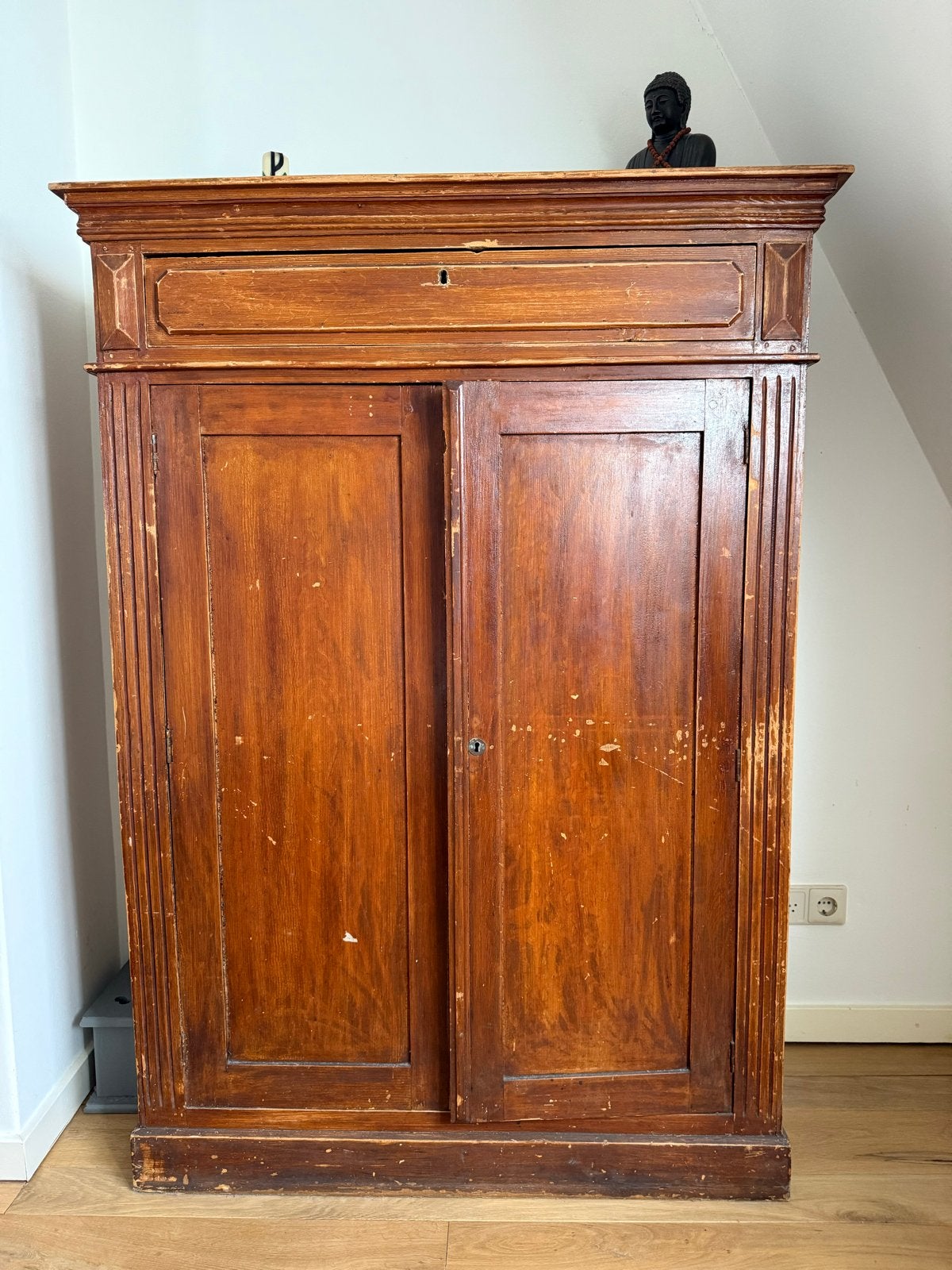 Antieke houten kast met lade, Ophalen