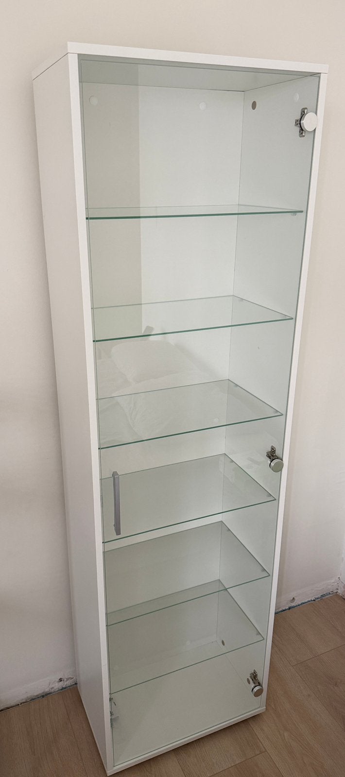 Vitrinekast met glasen deur en vakken, Ophalen, 50 tot 100 cm, Zo goed als nieuw, 150 tot 200 cm