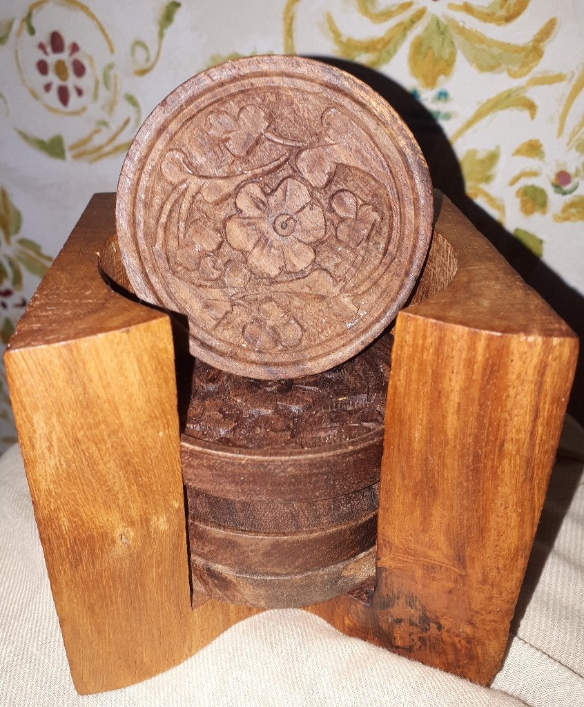 6 Vintage sandelhouten Indiase onderzetters, set in houder, Antiek en Kunst, Hout, Bruin, 13 cm, Verzenden