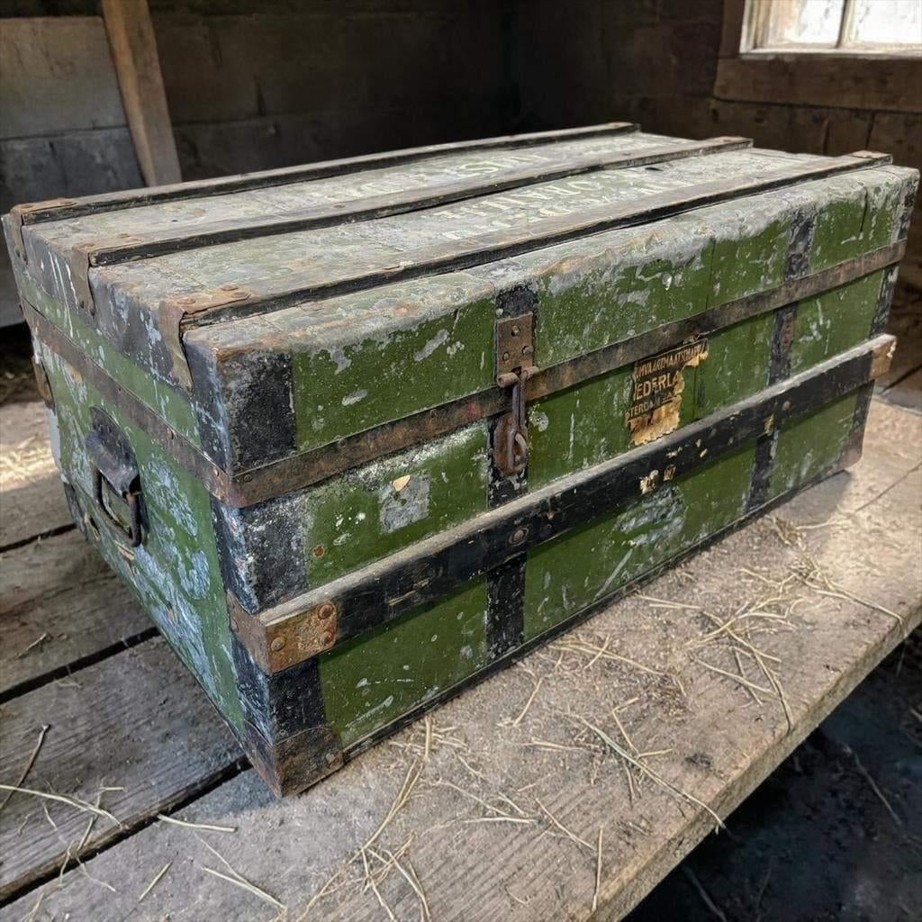 Vintage. XL metalen industriële groene koffer / kist, Huis en Inrichting, Woonaccessoires | Kisten, Ophalen, Minder dan 50 cm