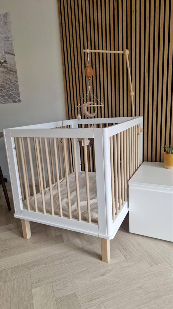 Bopita Mika - witte box met houten spijltjes, Ophalen, Zo goed als nieuw, Jongetje of Meisje