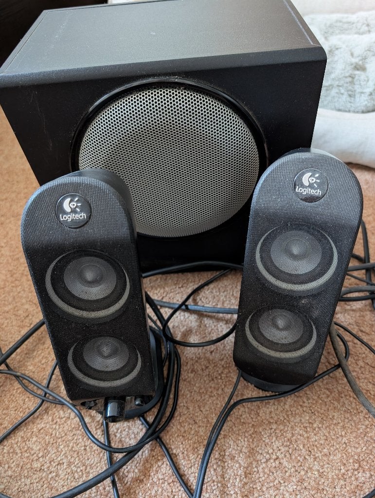 Logitech X 230, Computers en Software, Ophalen of Verzenden, Zo goed als nieuw, Logitech